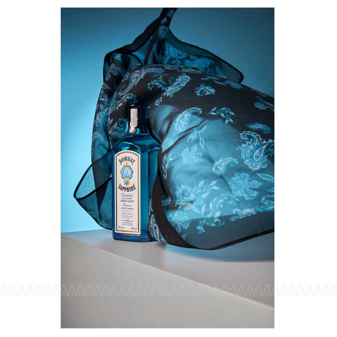 Bombay Sapphire X Vassia Kostara 2024 Limited Edition Gin 700ml Festive Gift Box με Δώρο Μαντήλι